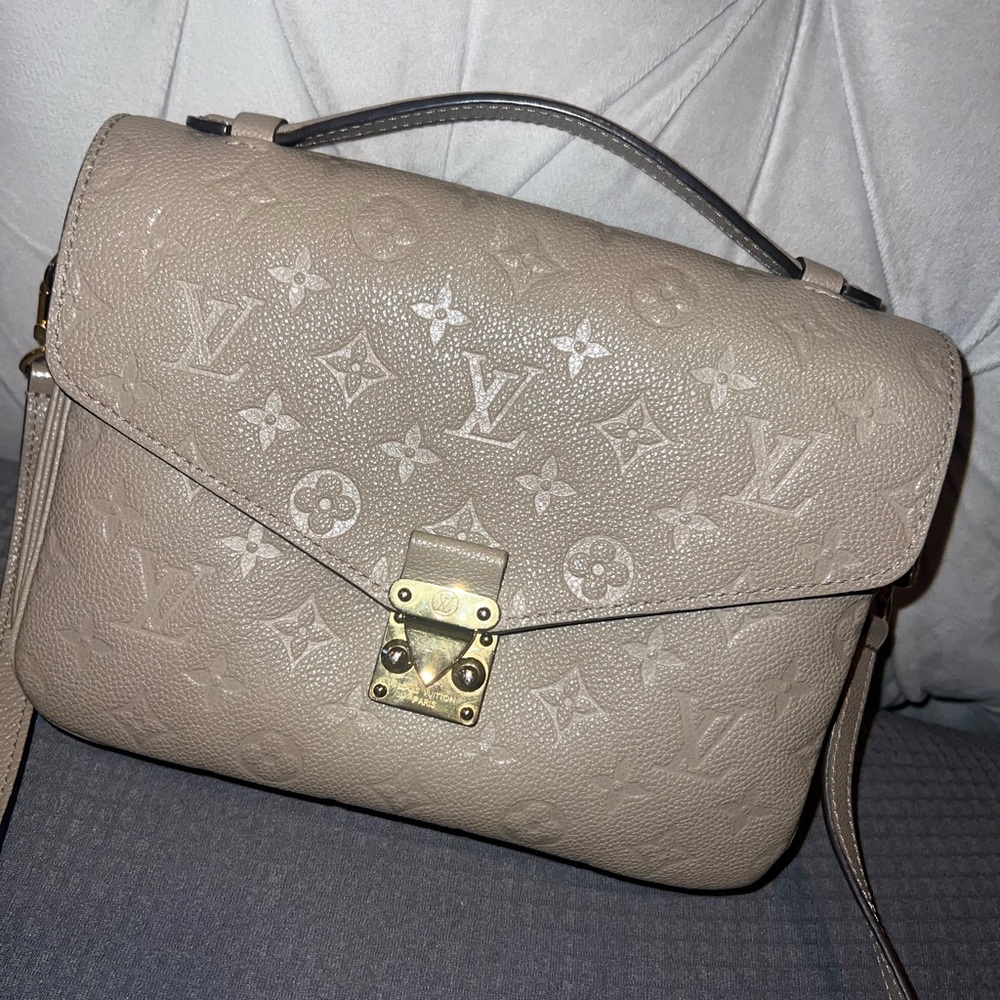 Louis Vuitton Beige Monogram Women's Bag